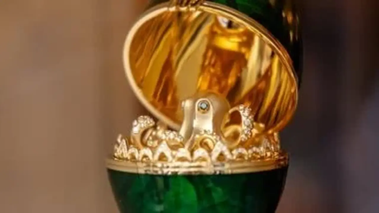 لص يبتلع قلادة مرصعة بـ60 ماسة و15 ياقوتة خلال سرقة فاخرة